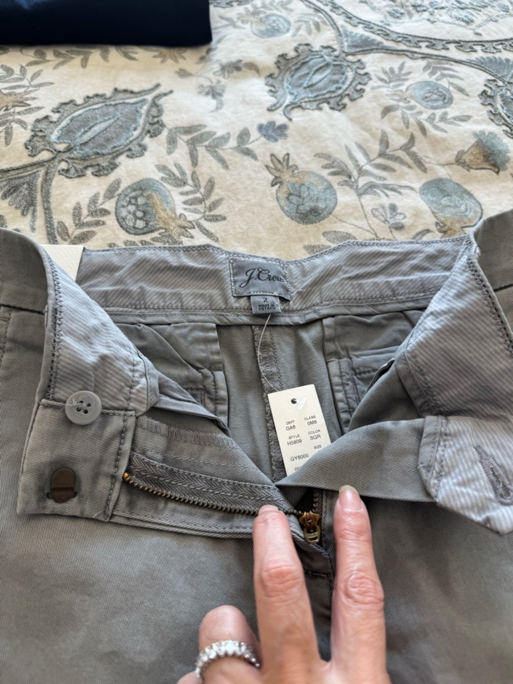 J. Crew Gray/Khaki Cotton Stretch Chino Shorts Size 2 NWT - Picture 4 of 4